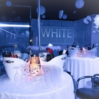 White 2022 - Photos - Acanthus