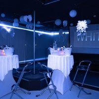 White 2022 - Photos - Acanthus