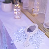 White 2022 - Photos - Acanthus