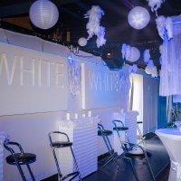 White 2023 - Photos - Acanthus