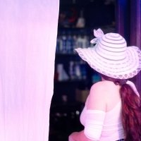 White 2023 - Photos - Acanthus